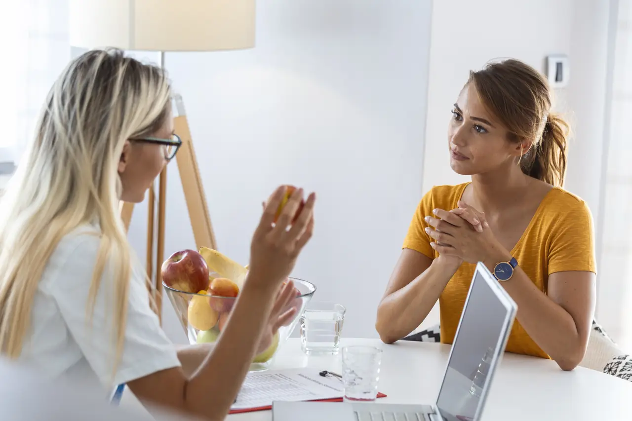 Profesional de salud en consulta